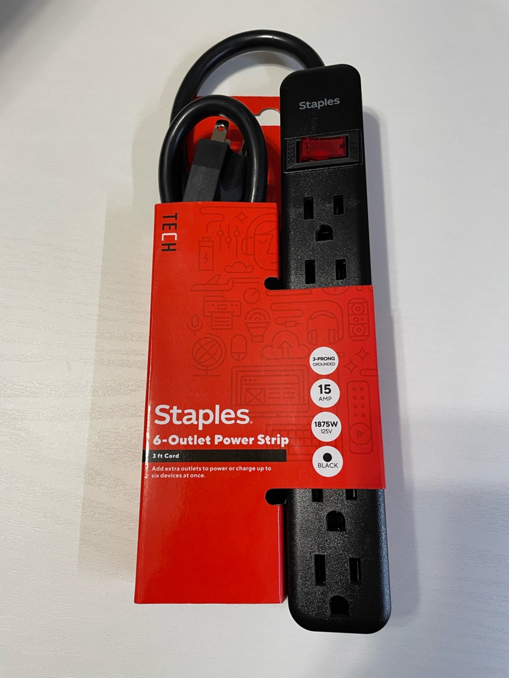 Staples Tech 6-Outlet Power Strip - Black